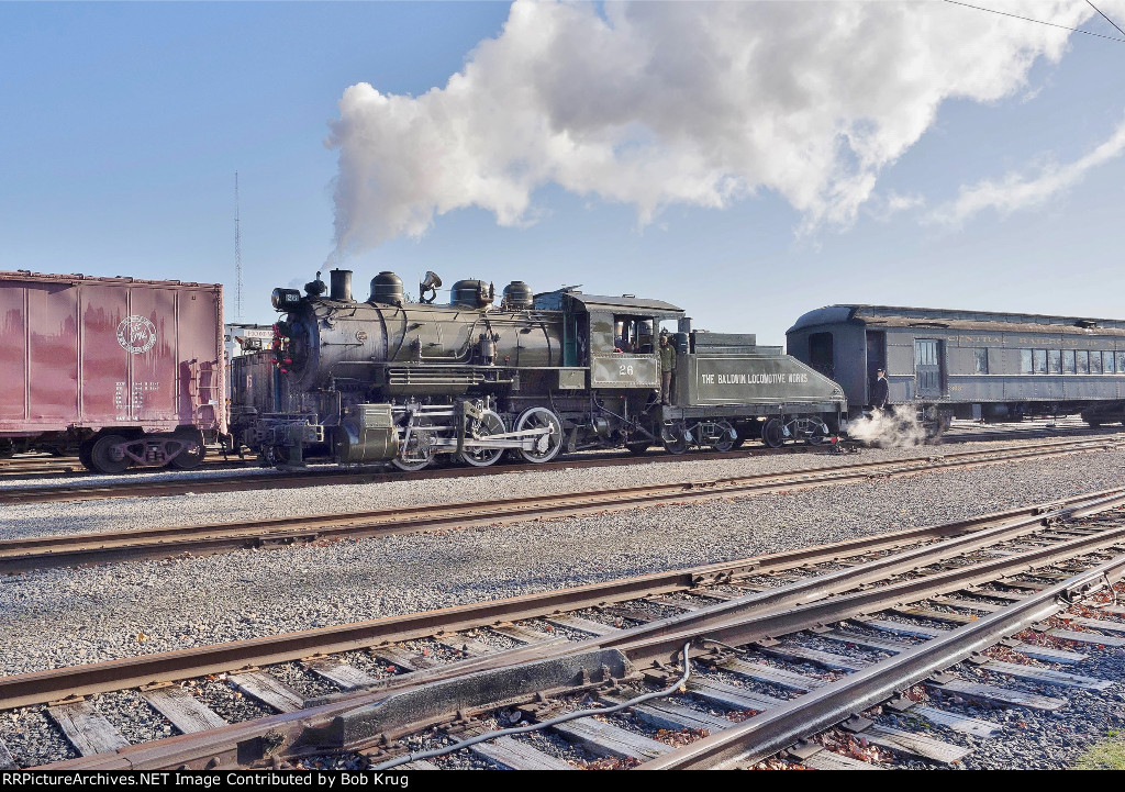 BLW 26 with the IHS Santa Train  passing D&H boxcar 18119 